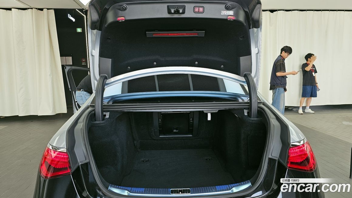 Mercedes-Benz S-Class 2024