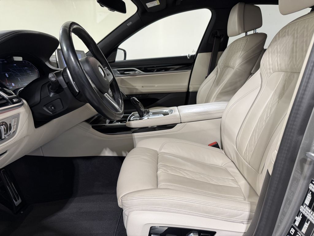 BMW 750 2022