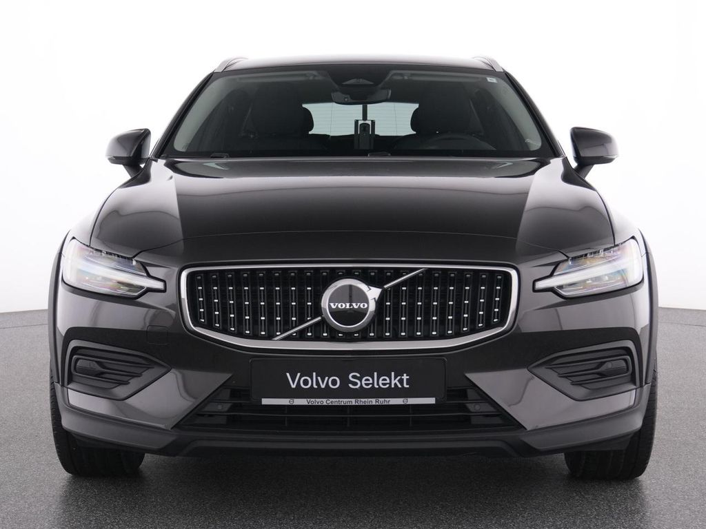 Volvo V60 Cross Country 2023