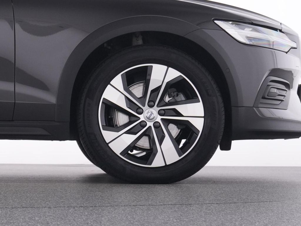 Volvo V60 Cross Country 2023