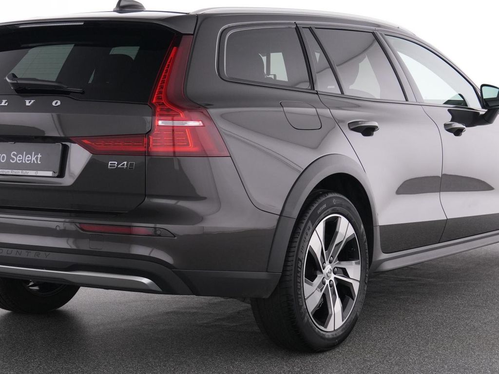 Volvo V60 Cross Country 2023