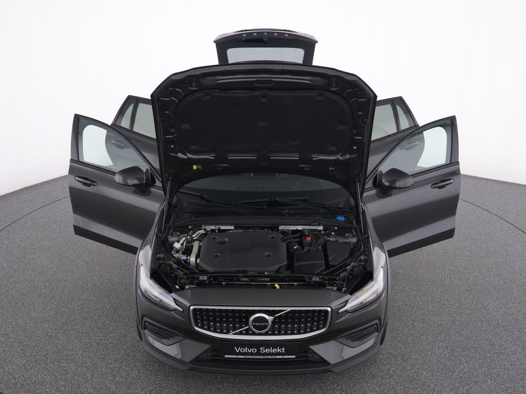 Volvo V60 Cross Country 2023