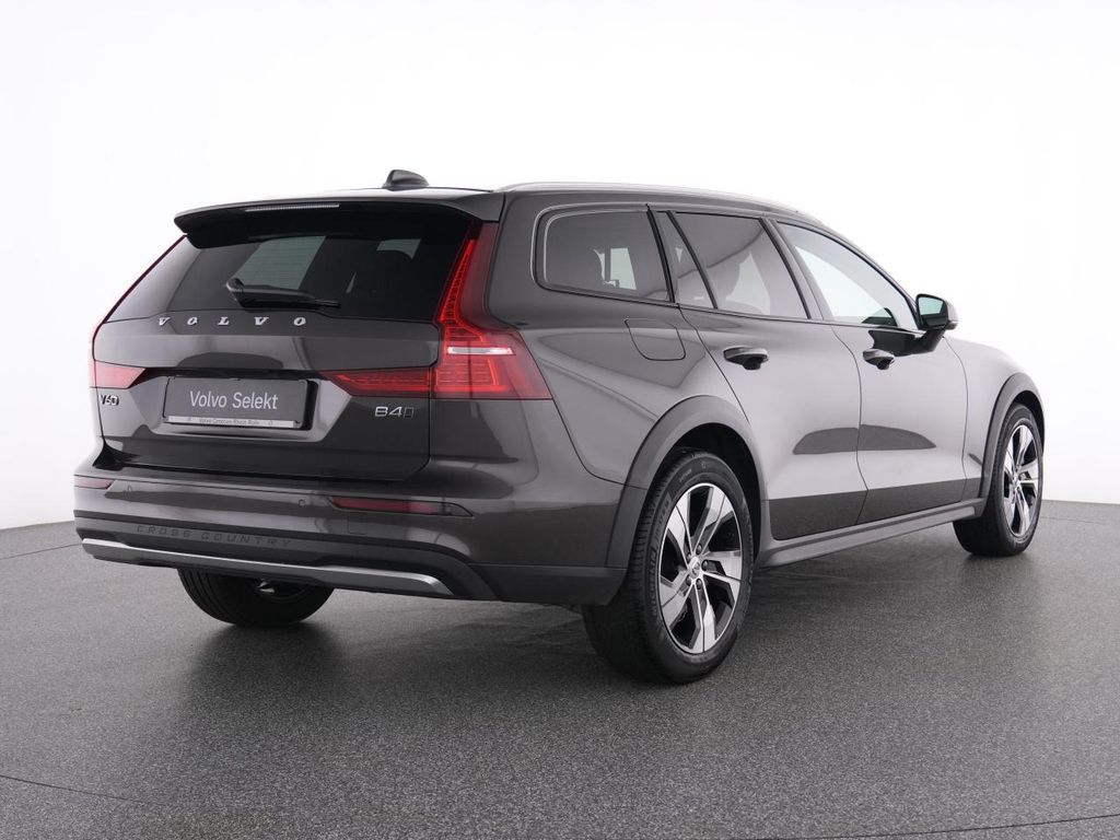 Volvo V60 Cross Country 2023
