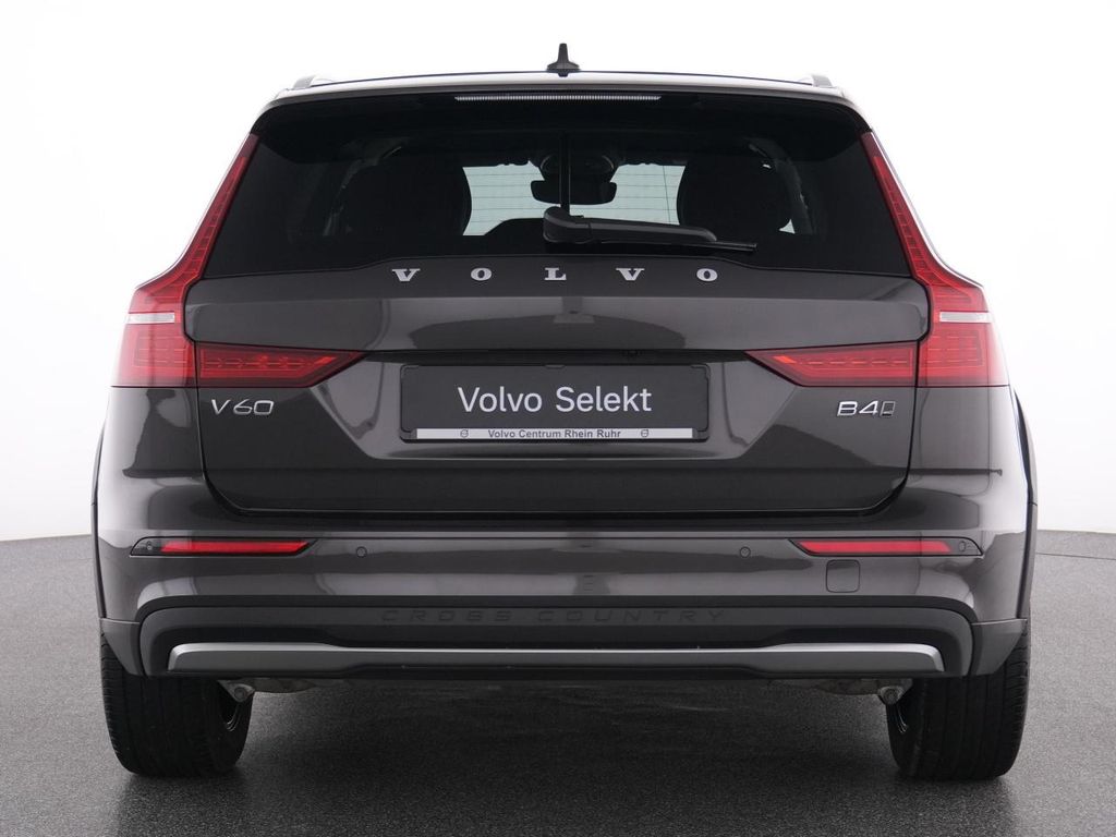 Volvo V60 Cross Country 2023