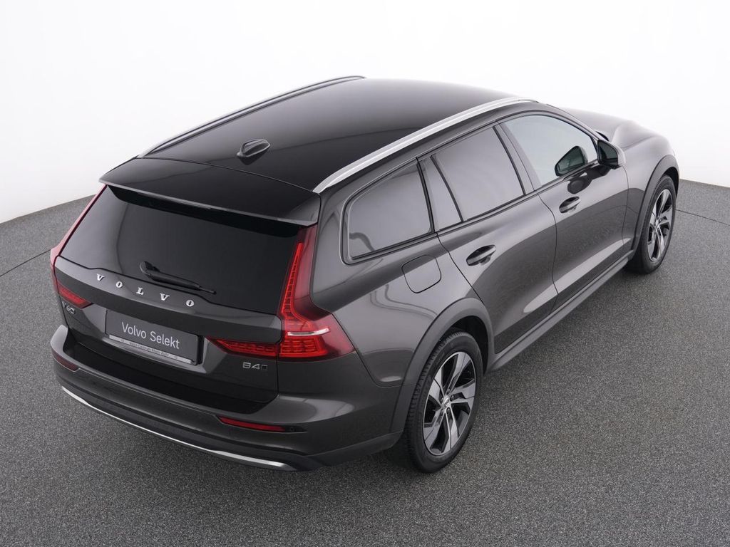 Volvo V60 Cross Country 2023