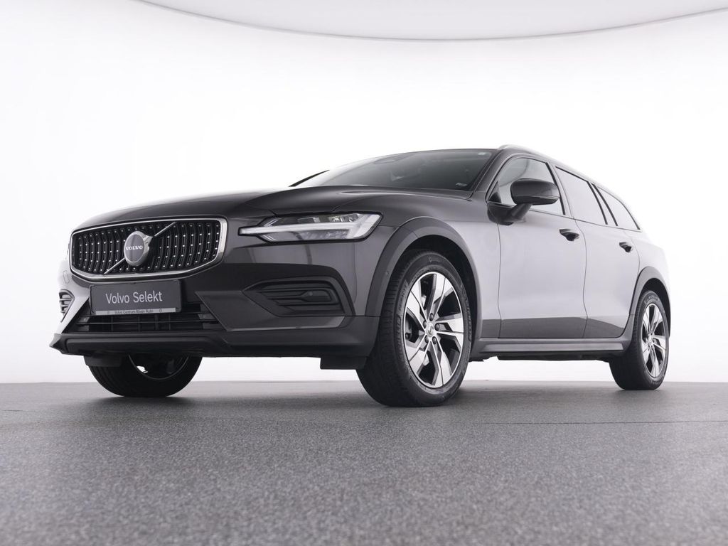 Volvo V60 Cross Country 2023