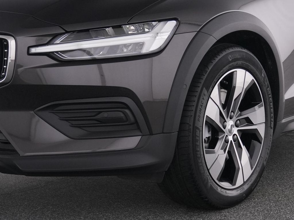 Volvo V60 Cross Country 2023