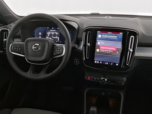 Volvo XC40 2025