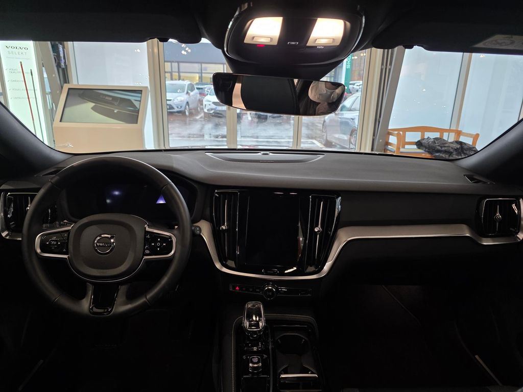 Volvo V60 2025