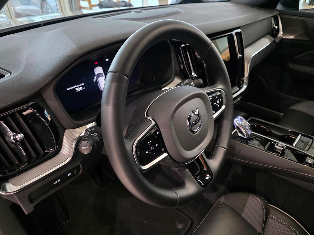 Volvo V60 2025