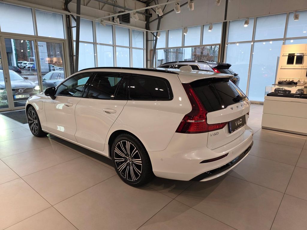 Volvo V60 2025