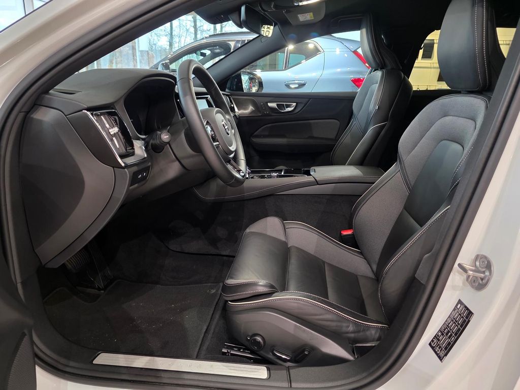 Volvo V60 2025