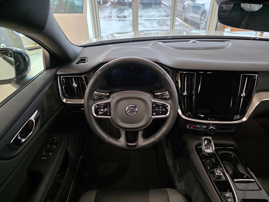 Volvo V60 2025