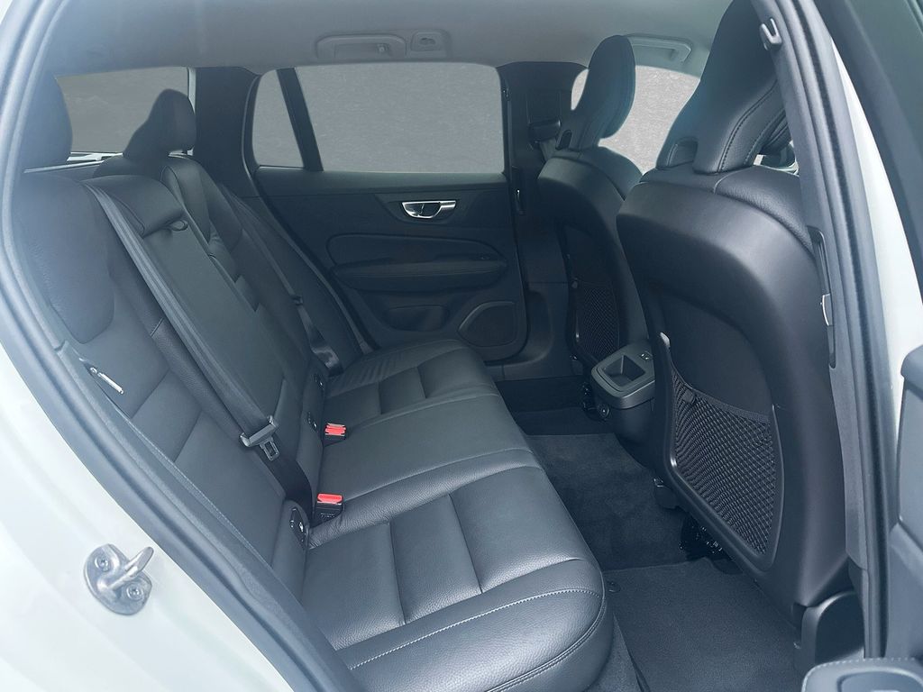 Volvo V60 2025