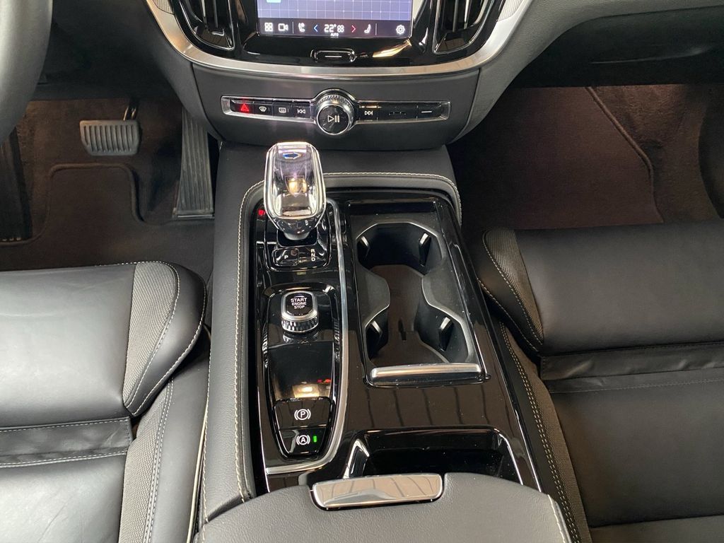 Volvo V60 2022