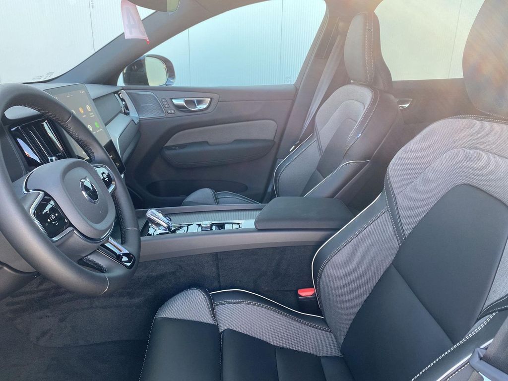 Volvo XC60 2025