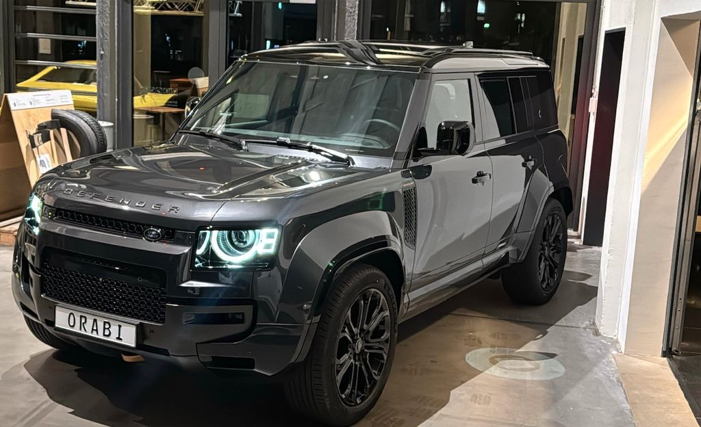 Land Rover Defender 2025