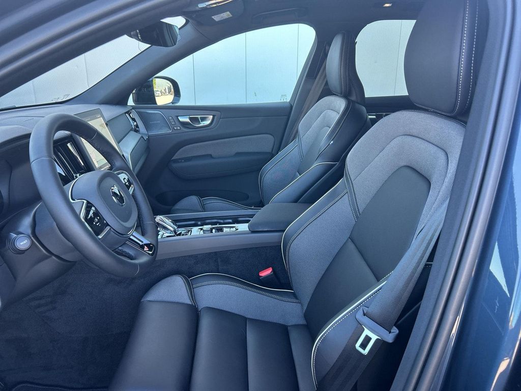 Volvo XC60 2025