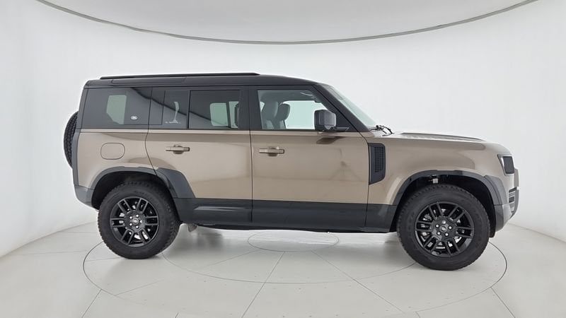 Land Rover Defender 2023