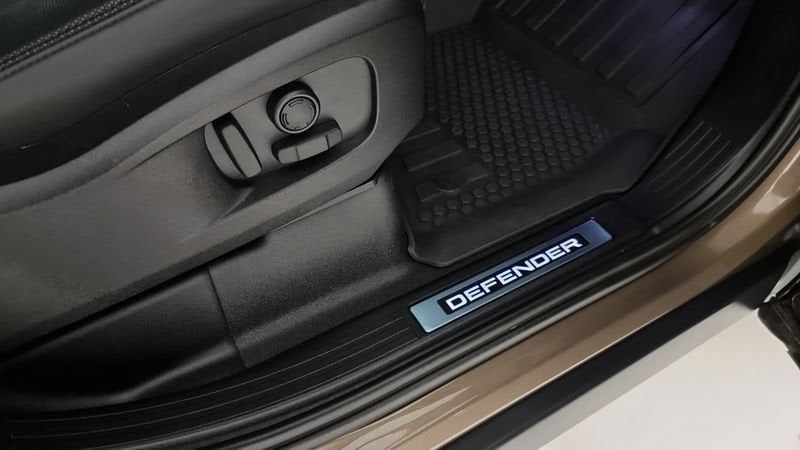 Land Rover Defender 2023