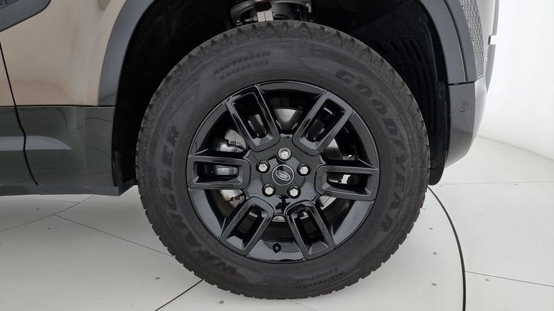 Land Rover Defender 2023