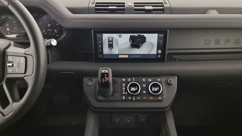 Land Rover Defender 2023