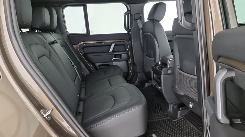 Land Rover Defender 2023