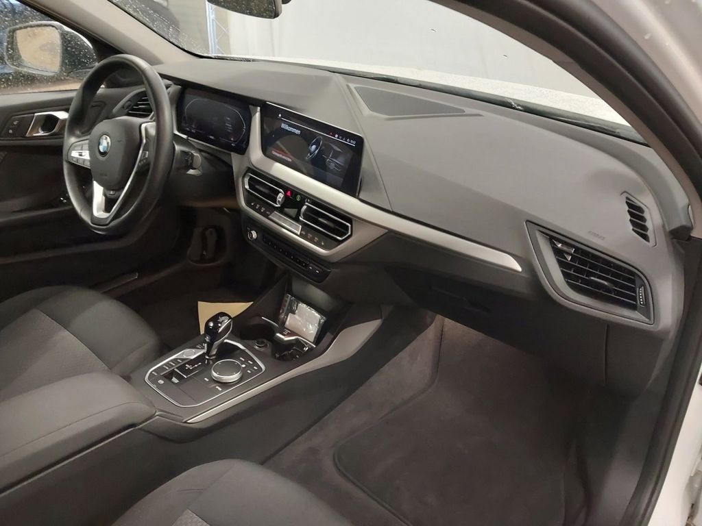 BMW 120 2024