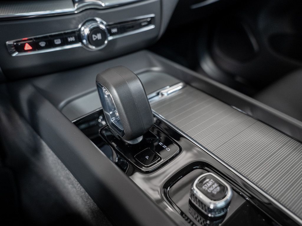 Volvo XC60 2025