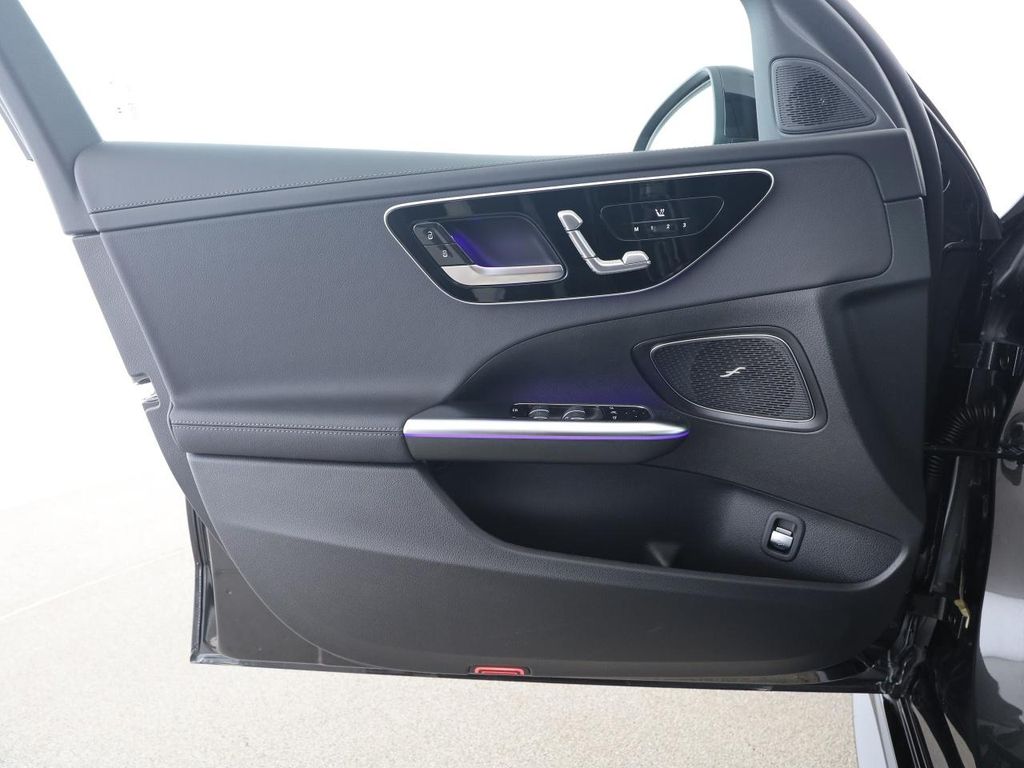 Mercedes-Benz C 300 2025