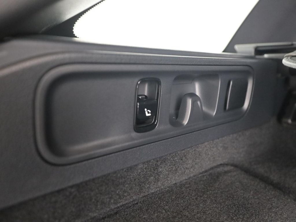 Mercedes-Benz C 300 2025