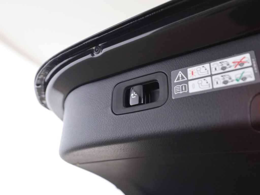 Mercedes-Benz C 300 2025