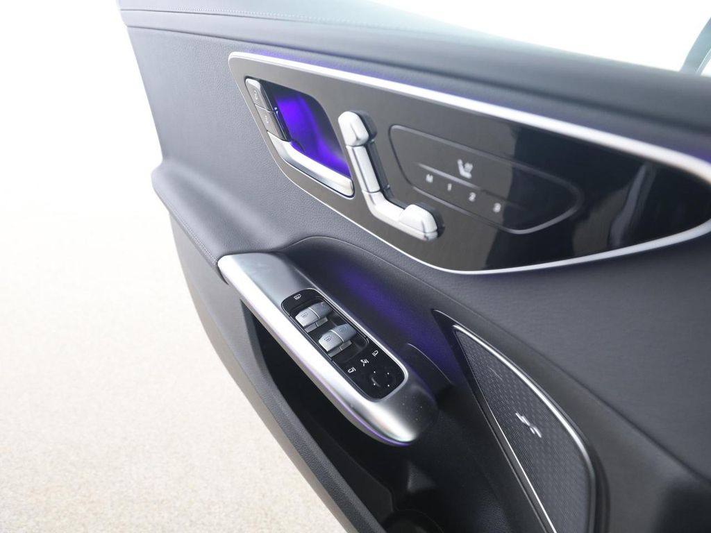 Mercedes-Benz C 300 2025