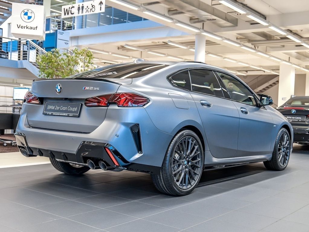 BMW M235 2025