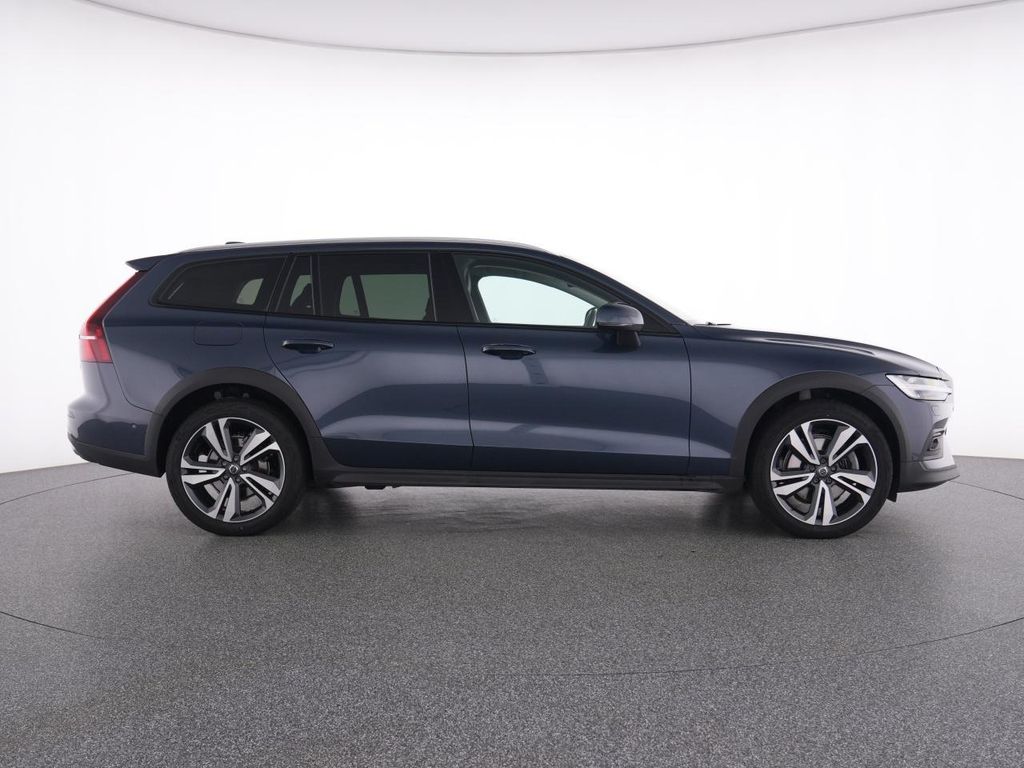 Volvo V60 Cross Country 2023