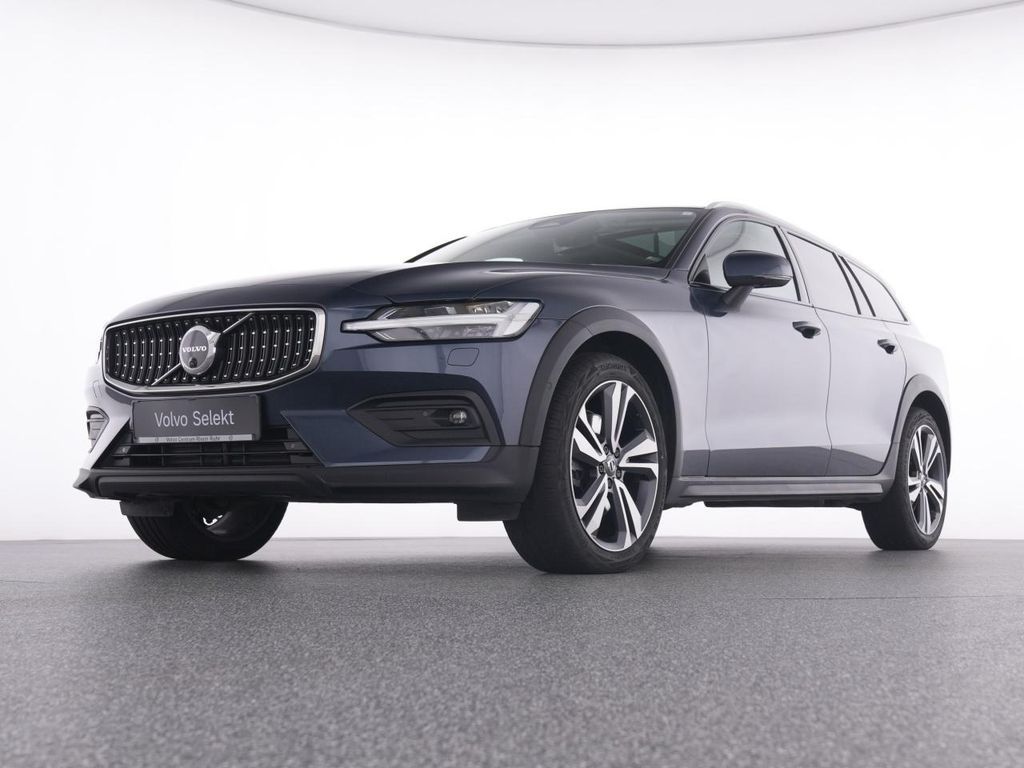 Volvo V60 Cross Country 2023