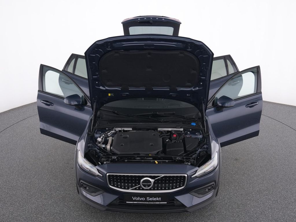 Volvo V60 Cross Country 2023