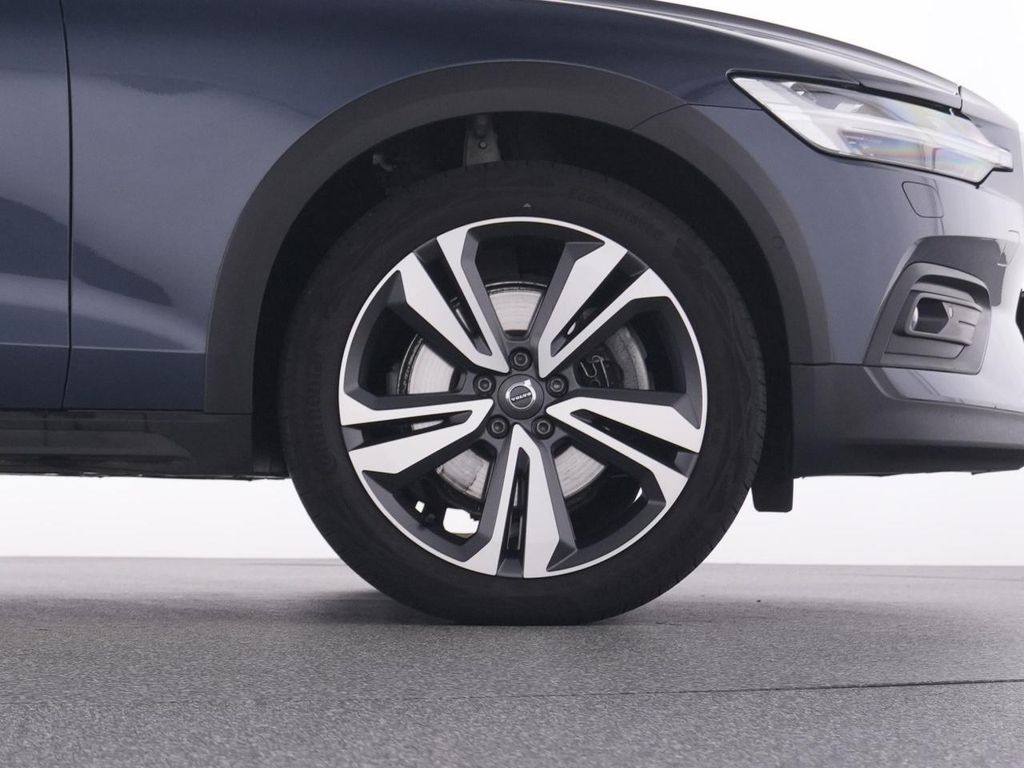 Volvo V60 Cross Country 2023