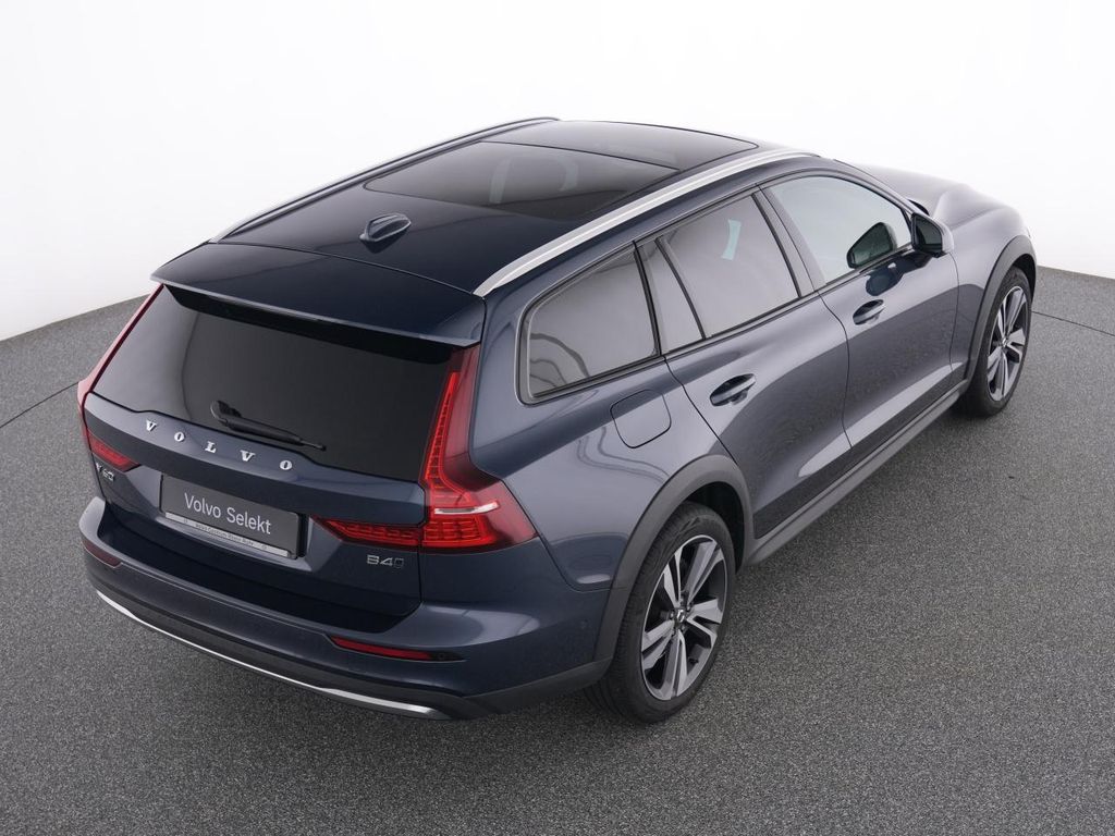Volvo V60 Cross Country 2023