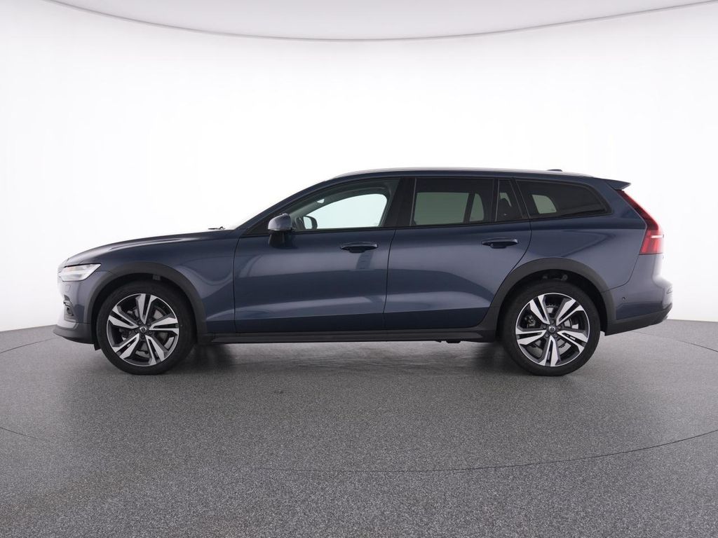 Volvo V60 Cross Country 2023