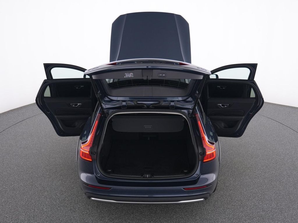 Volvo V60 Cross Country 2023