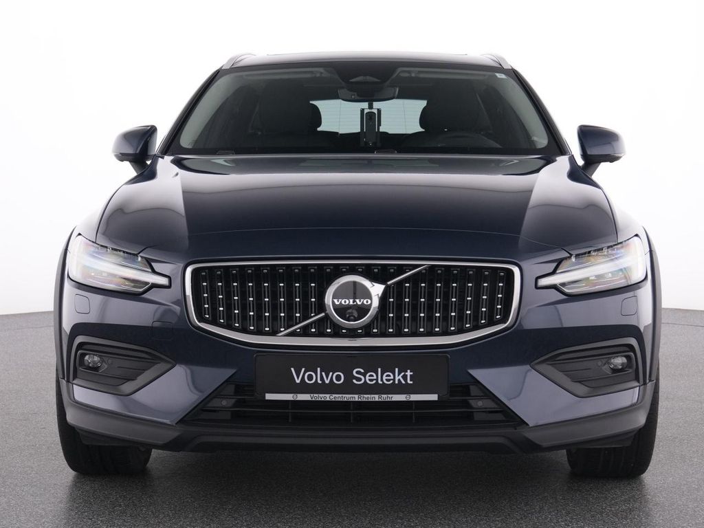 Volvo V60 Cross Country 2023