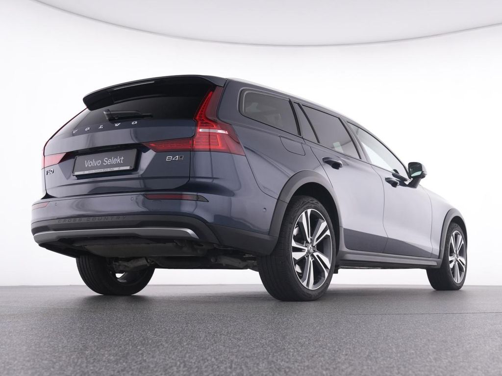 Volvo V60 Cross Country 2023