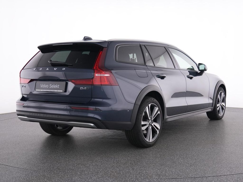 Volvo V60 Cross Country 2023