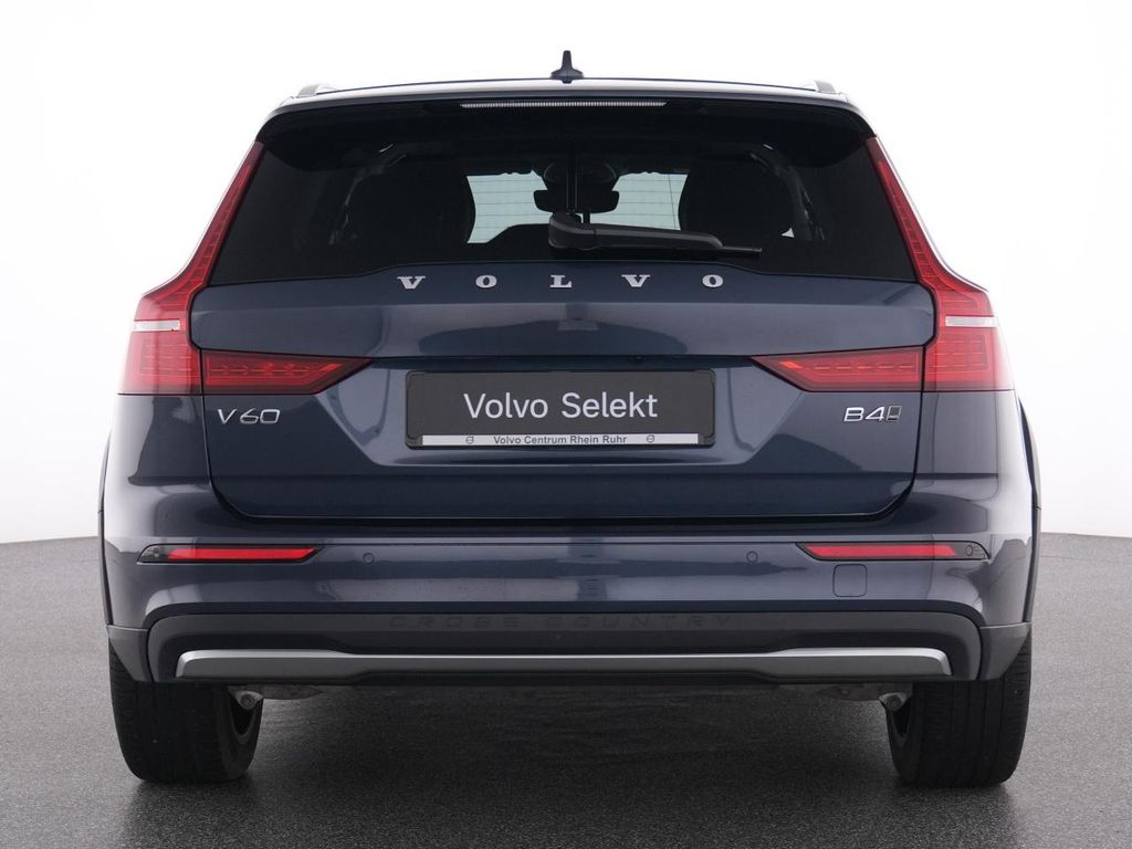 Volvo V60 Cross Country 2023