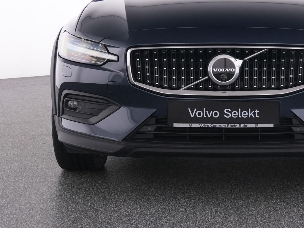 Volvo V60 Cross Country 2023