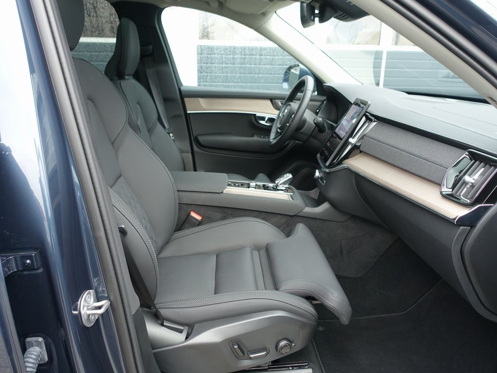 Volvo XC90 2025