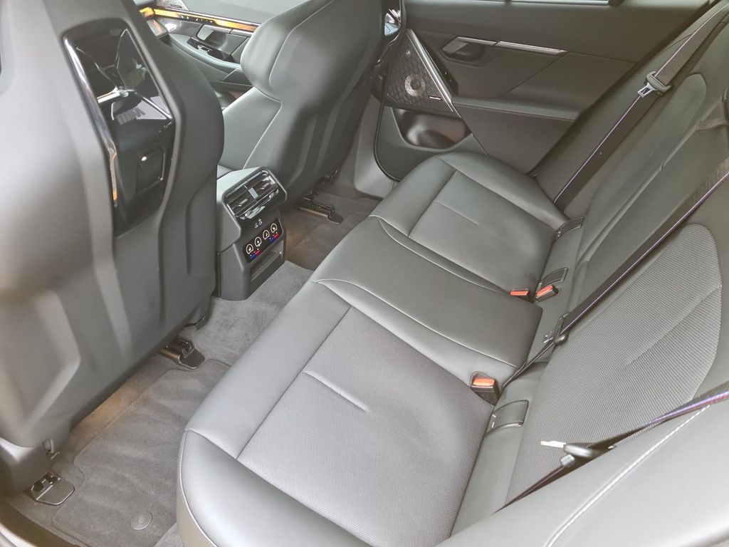 BMW M5 2025