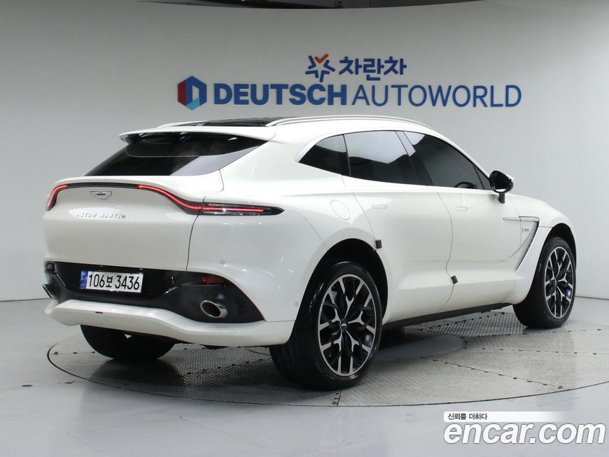 Astonmartin DBX 2021