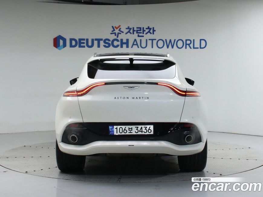 Astonmartin DBX 2021